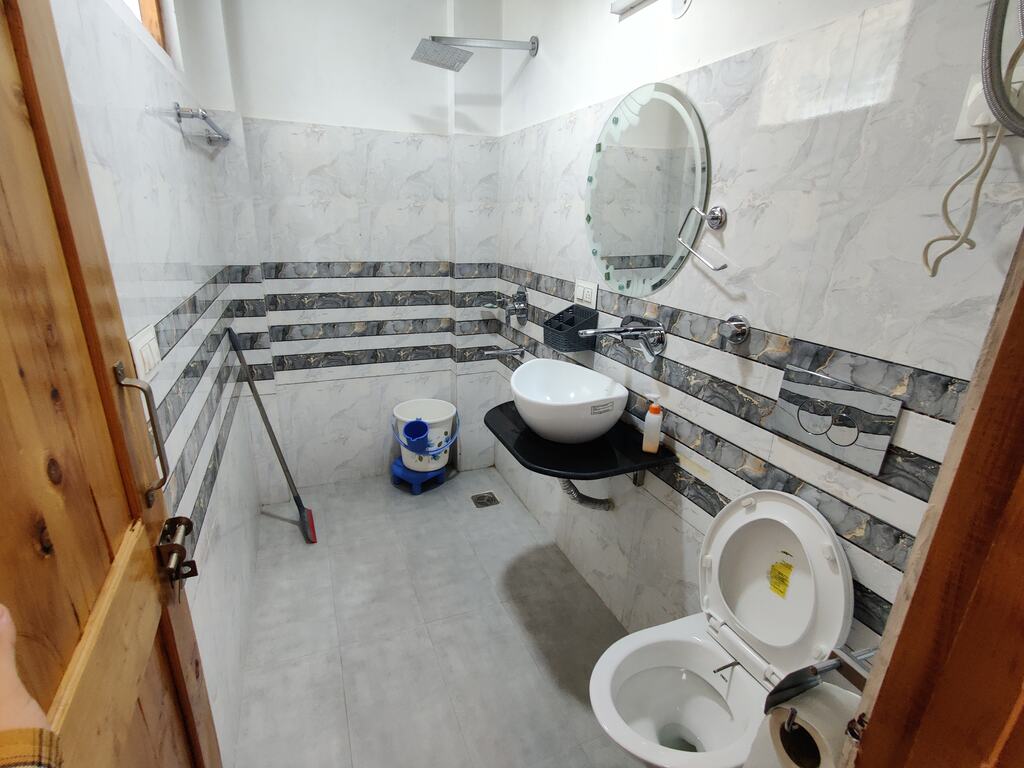 Hill Mount View Dalhousie clean washroom