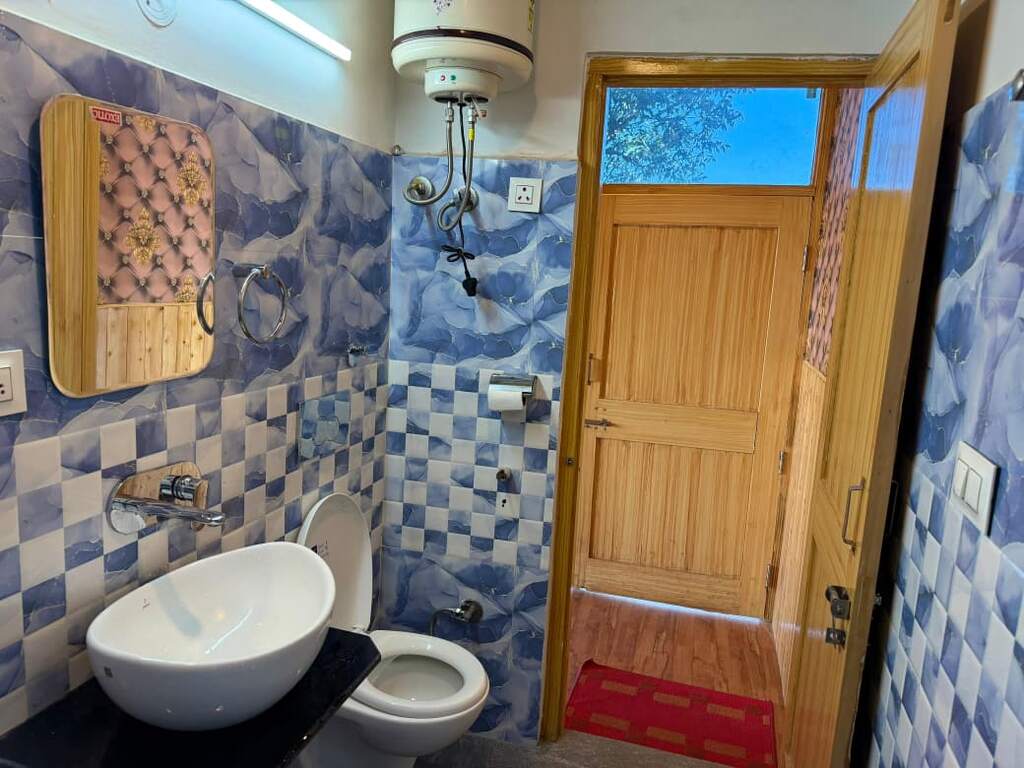 Dalhousie Hotels Single Couple Washroom