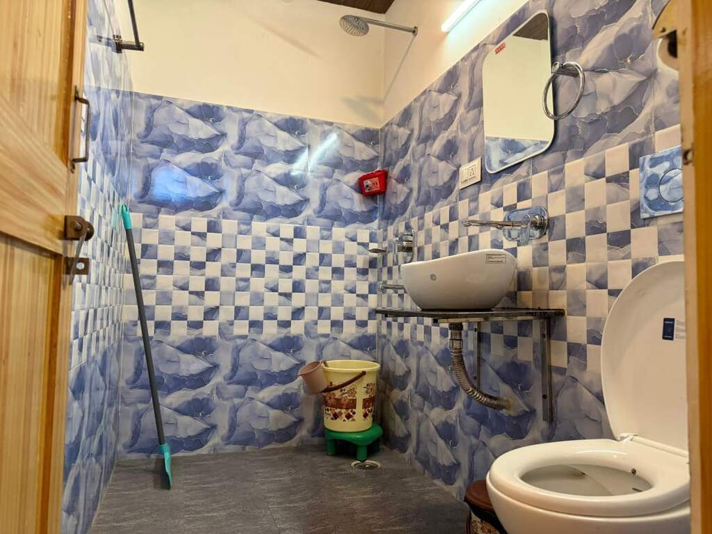 Dalhousie Hotels Single Couple Washroom